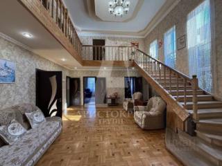 2-этажный дом, 200 м², 4.26 сотки