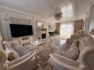 3-этажный дом, 309 м², 10 соток