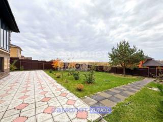 3-этажный дом, 262.2 м², 8 соток