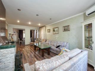  дом, 240.1 м², 9 соток