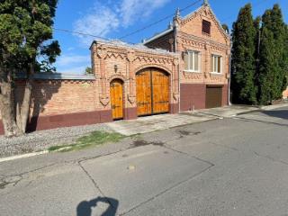  дом, 235 м², 8 соток