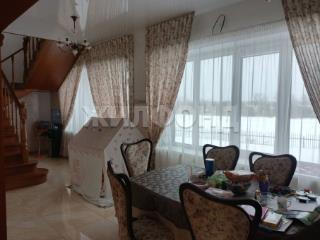  дом, 220 м², 8 соток