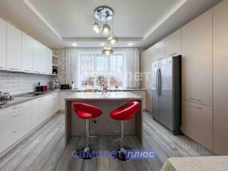 3-этажный дом, 262.2 м², 8 соток