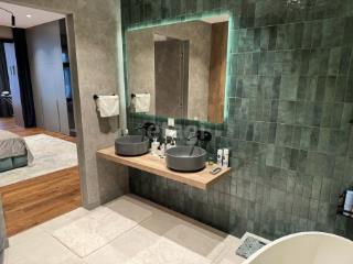 3-комн. квартира, 198 м², 2/12 этаж