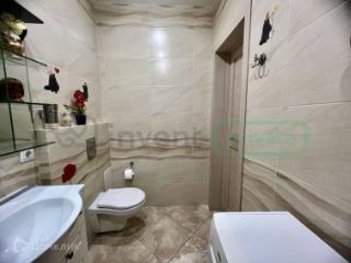 2-комн. квартира, 56 м², 2/4 этаж