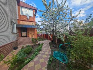 3-этажный коттедж, 250 м², 8 соток