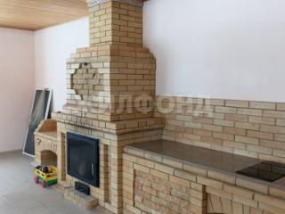  дом, 220 м², 8 соток