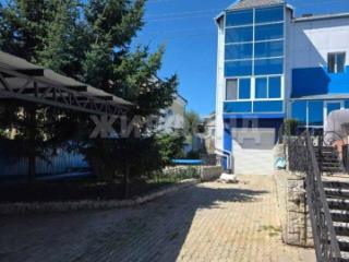 3-этажный коттедж, 230 м², 9 соток