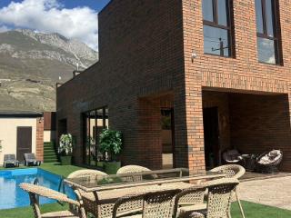  коттедж, 220 м², 6 соток