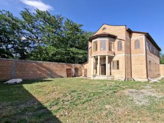  дом, 385 м², 9 соток