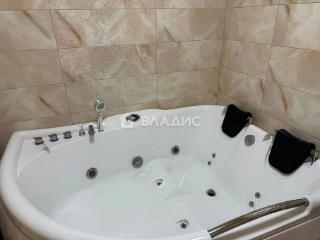 3-этажный дом, 250 м², 7.38 соток