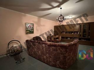  дом, 299.8 м², 8.1 соток