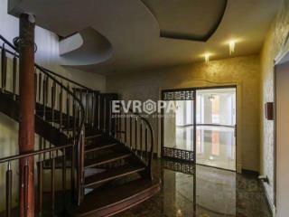 3-этажный дом, 740 м², 8 соток