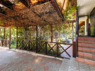  дом, 398 м², 7 соток