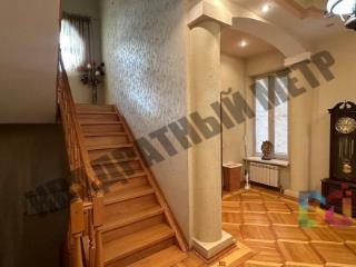  дом, 299.8 м², 8.1 соток