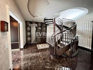 3-этажный дом, 740 м², 8 соток