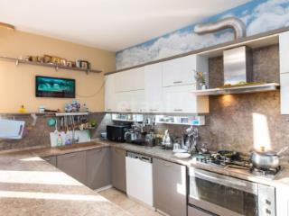 3-этажный дом, 352.9 м², 14.1 соток