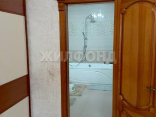  дом, 220 м², 8 соток