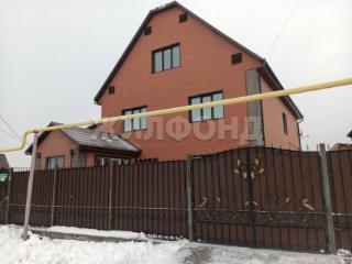  дом, 220 м², 8 соток