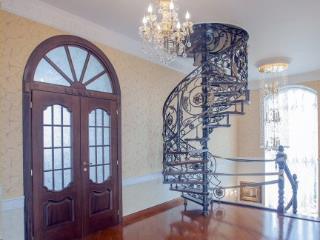  коттедж, 700 м², 48.9 соток