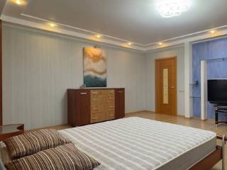 3-комн. квартира, 130 м², 10/13 этаж