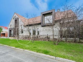 2-этажный дом, 800 м², 14 соток