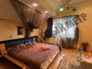  дом, 299.8 м², 8.1 соток