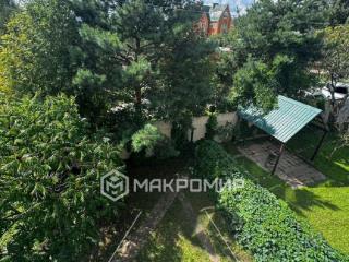  дом, 280 м², 18.3 соток