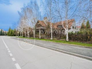 2-этажный дом, 800 м², 14 соток