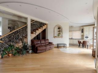 2-этажный дом, 234 м², 9.1 соток