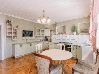  дом, 398 м², 7 соток