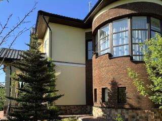 3-этажный дом, 469.2 м², 19 соток