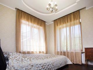 3-этажный дом, 469.2 м², 19 соток