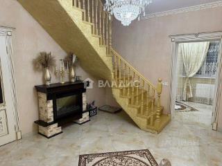 3-этажный дом, 250 м², 7.38 соток