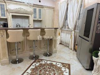 3-этажный дом, 250 м², 7.38 соток