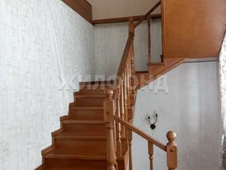  дом, 220 м², 8 соток