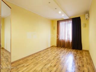 2-комн. квартира, 56 м², 2/5 этаж