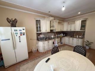 3-этажный дом, 377.5 м², 4.4 сотки