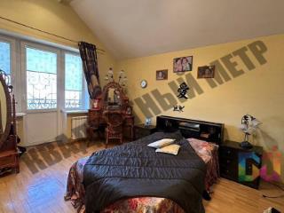  дом, 299.8 м², 8.1 соток