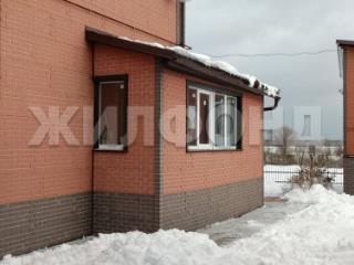  дом, 220 м², 8 соток