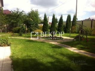 3-этажный дом, 320 м², 8 соток