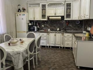  дом, 300 м², 10 соток