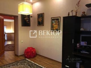 3-этажный дом, 320 м², 8 соток