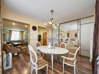  дом, 240.1 м², 9 соток