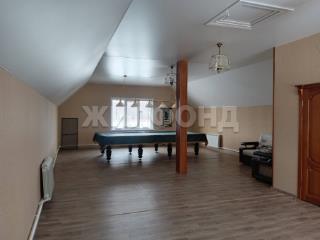  дом, 220 м², 8 соток