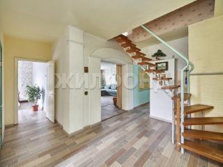  дом, 169.9 м², 7.46 соток