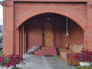  дом, 208.3 м², 17 соток