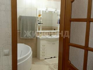  дом, 220 м², 8 соток