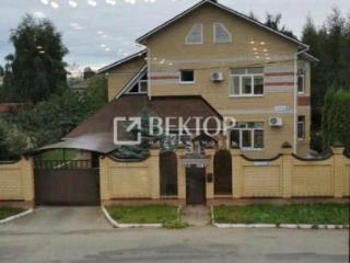 3-этажный дом, 320 м², 8 соток