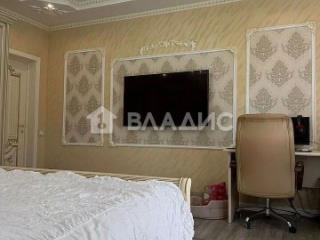 3-этажный дом, 250 м², 7.38 соток